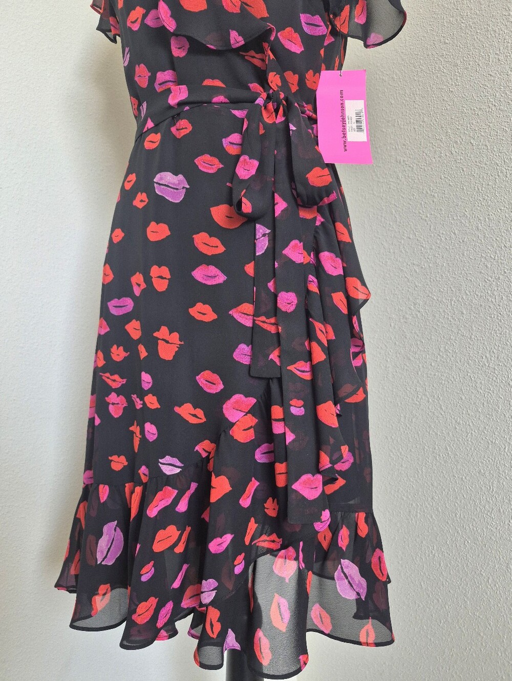 Betsey Johnson Red Kiss Lip Print Wrap Dress Size 12 Ruffle Cocktail party NWT - Picture 8 of 14